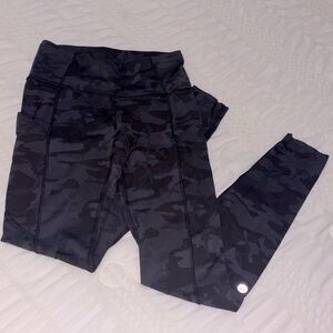*SOLD* Lululemon camo leggings size 4